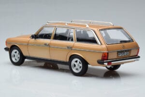 Mercedes 200T S123 AMG Package Beige Norev 1:18 183739 Métal — image 7 sur 9