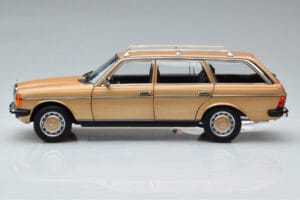 Mercedes 200T S123 Beige Norev 1:18 183738 Métal — image 5 sur 9