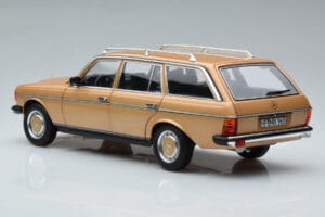 Mercedes 200T S123 Beige Norev 1:18 183738 Métal — image 7 sur 9