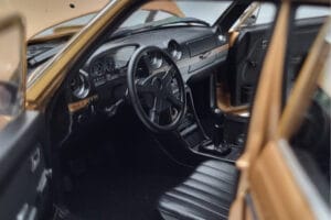 Mercedes 200T S123 Beige Norev 1:18 183738 Métal — image 8 sur 9