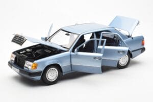 Mercedes 230E W124 Bleu Clair Métallique Norev 1:18 183945 Métal — image 2 sur 8