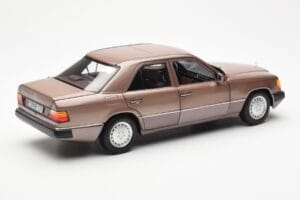 Mercedes 230E W124 Rosewood Metallic Édition Concessionnaire Norev 1:18 B66040697 Métal — image 3 sur 8