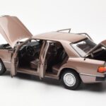 Mercedes 230E W124 Rosewood Metallic Édition Concessionnaire Norev 1:18 B66040697 - image 5 of 8