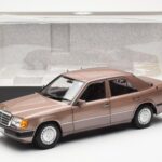 Mercedes 230E W124 Rosewood Metallic Édition Concessionnaire Norev 1:18 B66040697 - image 8 of 8