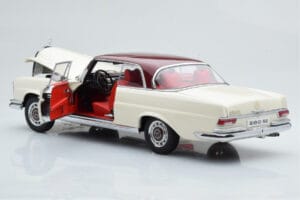 Mercedes 280 SE W108 Blanc AUTOart 1:18 76287 Métal — image 3 sur 8