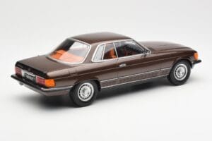 Mercedes 500 SLC C107 Marron KK-Scale 1:18 180851 Métal — image 2 sur 6