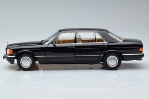 Mercedes 560 SEL W126 Noir Norev 1:18 183793 Métal — image 4 sur 7