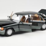 Mercedes 560 SEL W126 Night Vert Métallique Dealer Edition Norev 1:18 - image 2 of 8