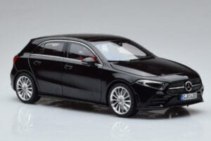 Mercedes A-Class W177 AMG Line Norev 1:18 183861 Métal — image 5 sur 7