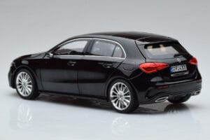 Mercedes A-Class W177 AMG Line Norev 1:18 183861 Métal — image 6 sur 7