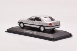 Mercedes C-Class W202 C220 Argent Minichamps 1:43 B66005705-M1 Métal — image 3 sur 4