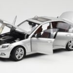 Mercedes C-Class W204 Avantgarde Argent AUTOart 1:18 B66962368 - image 2 of 8