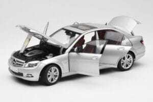 Mercedes C-Class W204 Avantgarde Argent AUTOart 1:18 B66962368 Métal — image 2 sur 8