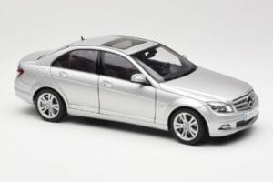 Mercedes C-Class W204 Avantgarde Argent AUTOart 1:18 B66962368 Métal — image 6 sur 8