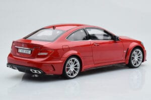 Mercedes C63 AMG W204 Black Series Rouge GT Spirit 1:18 GT065 Résine — image 2 sur 6
