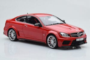 Mercedes C63 AMG W204 Black Series Rouge GT Spirit 1:18 GT065 Résine — image 4 sur 6