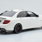 Mercedes C63 AMG W204 Blanc GT Spirit 1:18 - image 2 of 6