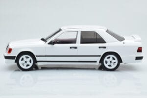 Mercedes E-Class W124 Tuning Blanc MCG 1:18 MCG18343 Métal — image 3 sur 6