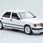 Mercedes E-Class W124 Tuning Blanc MCG 1:18 - image 4 of 6