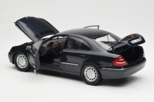 Mercedes E-Class W211 Bleu Métallisé Kyosho 1:18 B66962147 Métal — image 5 sur 8