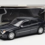 Mercedes E-Class W211 Bleu Métallisé Kyosho 1:18 B66962147 - image 8 of 8