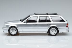 Mercedes E36 AMG S124 Argent Otto 1:18 OT889 Résine — image 3 sur 6