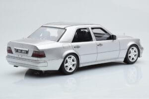 Mercedes E500 W124 Argent Otto 1:18 OT623 Résine — image 2 sur 6