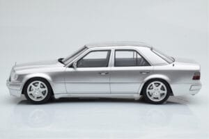 Mercedes E500 W124 Argent Otto 1:18 OT623 Résine — image 3 sur 6