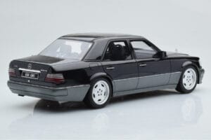 Mercedes E60 AMG W124 Noir Otto 1:18 OT131 Résine — image 2 sur 6