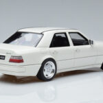 Mercedes E60 AMG W124 Blanc Otto 1:18 - image 2 of 6