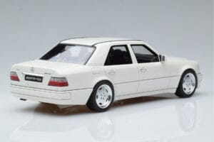 Mercedes E60 AMG W124 Blanc Otto 1:18 B66040640 Résine — image 2 sur 6