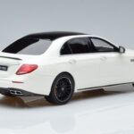 Mercedes AMG E63 S W213 Blanc GT Spirit 1:18 - image 2 of 6