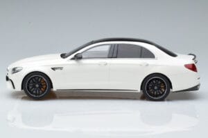 Mercedes AMG E63 S W213 Blanc GT Spirit 1:18 B66965711 Résine — image 3 sur 6