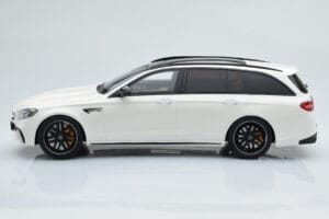 Mercedes AMG E63 S S213 T-Model Blanc GT Spirit 1:18 GT795 Résine — image 3 sur 6