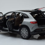 Mercedes EQE SUV X294 AMG Line Alpine Gris NZG 1:18 - image 5 of 8