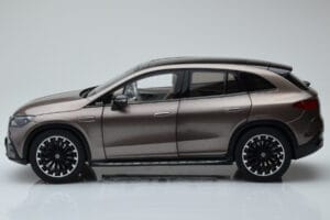 Mercedes EQE SUV X294 AMG Line Velvet Marron NZG 1:18 B66960836 Métal — image 4 sur 8