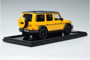 Mercedes AMG G63 W463 Jaune MotorHelix 1:18 MH018 Y Résine — image 2 sur 7
