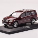 Mercedes GL X164 Cornaline Rouge Minichamps 1:43 - image 2 of 4