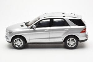 Mercedes M-Class W166 Iridium Argent Métallique Minichamps 1:18 B66960064 Métal — image 4 sur 8