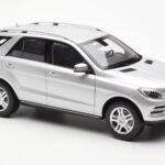 Mercedes M-Class W166 Iridium Argent Métallique Minichamps 1:18 B66960064 - image 6 of 8