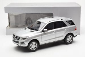 Mercedes M-Class W166 Iridium Argent Métallique Minichamps 1:18 B66960064 Métal — image 8 sur 8