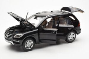 Mercedes M-Class W166 Obsidian Noir Métallique Minichamps 1:18 B66960063 Métal — image 2 sur 8