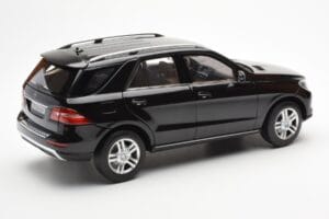 Mercedes M-Class W166 Obsidian Noir Métallique Minichamps 1:18 B66960063 Métal — image 3 sur 8