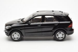 Mercedes M-Class W166 Obsidian Noir Métallique Minichamps 1:18 B66960063 Métal — image 4 sur 8