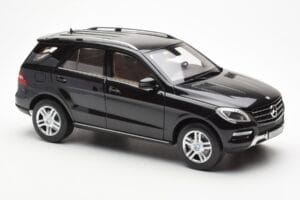 Mercedes M-Class W166 Obsidian Noir Métallique Minichamps 1:18 B66960063 Métal — image 6 sur 8