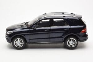 Mercedes M-Class W166 Tansanite Bleu Métallique Minichamps 1:18 B66960065 Métal — image 4 sur 8