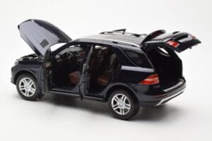 Mercedes M-Class W166 Tansanite Bleu Métallique Minichamps 1:18 B66960065 Métal — image 5 sur 8