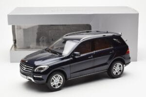 Mercedes M-Class W166 Tansanite Bleu Métallique Minichamps 1:18 B66960065 Métal — image 8 sur 8