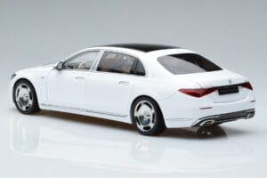 Mercedes Maybach S600 W222 V12 Biturbo Diamond Blanc Almost Real 1:18 820116 Métal — image 7 sur 11