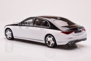 Mercedes Maybach S680 W223 Obsidian Noir Diamond Blanc Almost Real 1:18 820121 Métal — image 6 sur 7